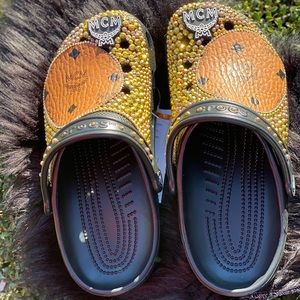 Custom crocs 🔥🔥